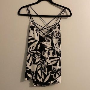 Back and white patterned tank top. Great condition!